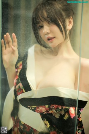 A woman in a kimono is posing for the camera.